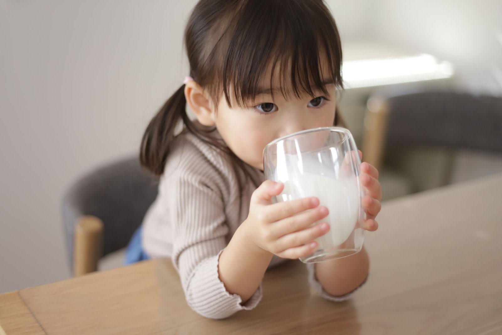 Susu Tinggi Kalori Anak 1 Tahun: Manfaat & Pilihan Terbaik
