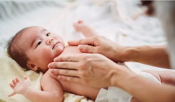 Manfaat Baby Spa untuk Melatih Motorik Bayi