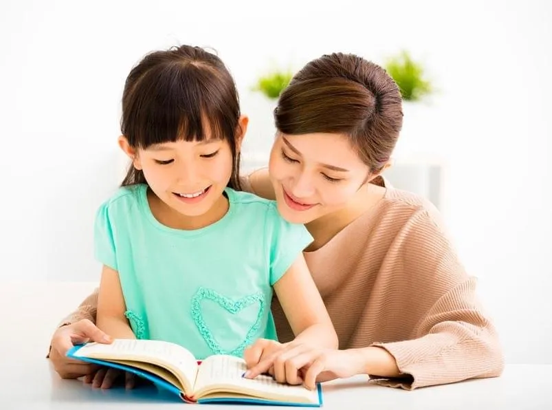 Cara Mengajari Si Kecil Membaca Sejak Dini