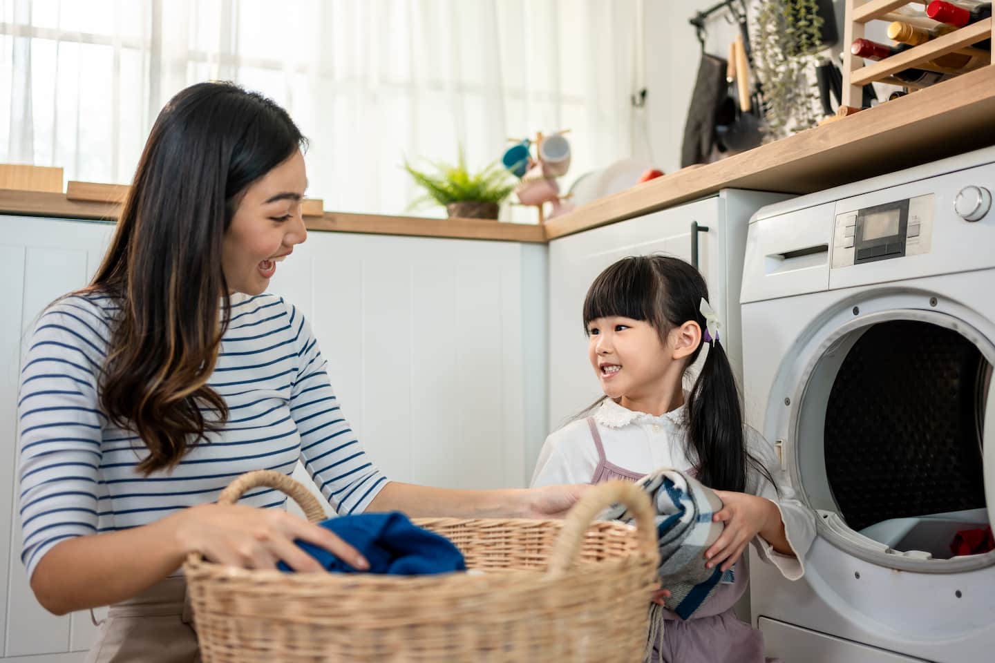 Mudahnya Mengajarkan Anak Gotong Royong Sejak Dini