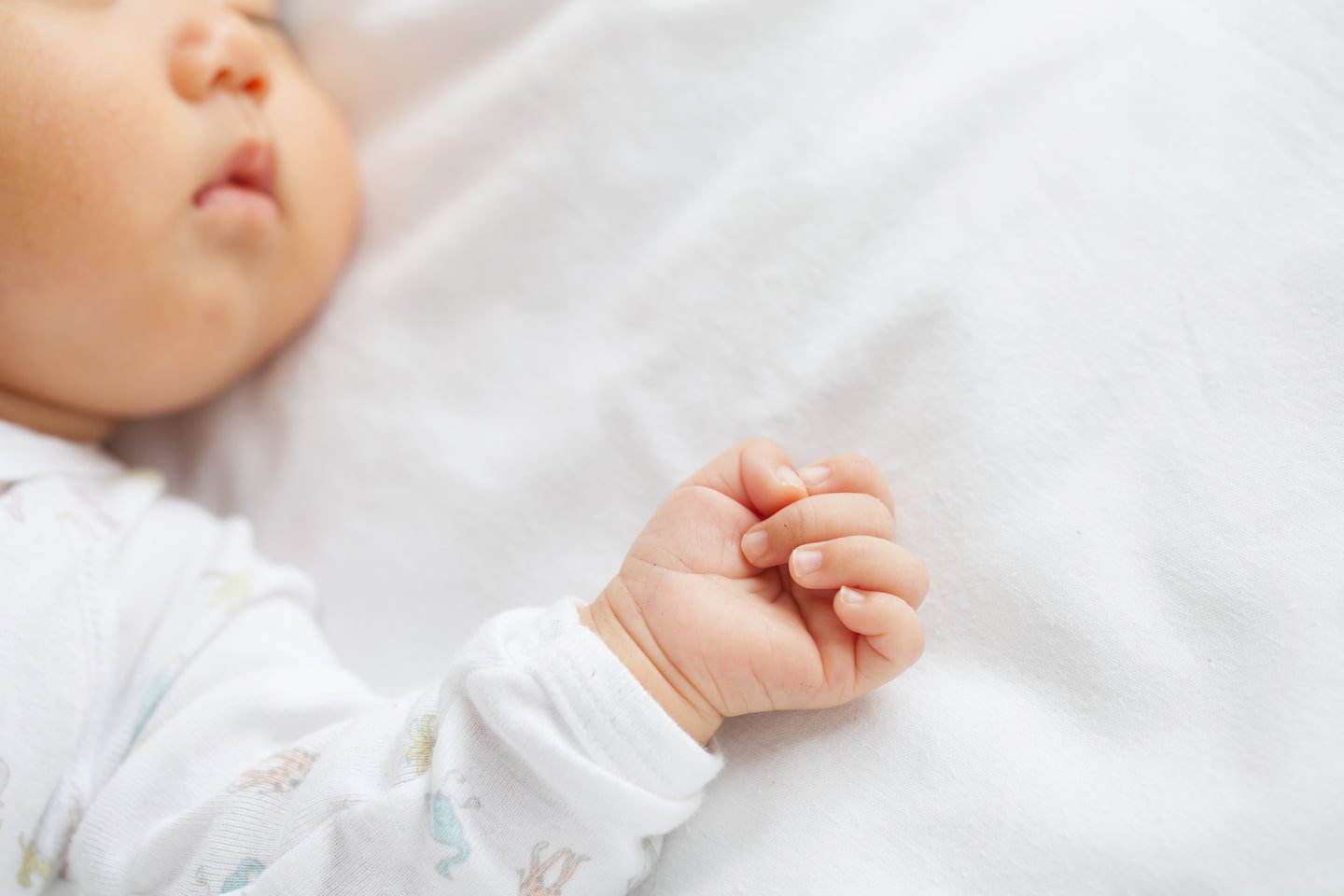 Bantal Bayi dan Waktu yang Tepat untuk Memperkenalkannya