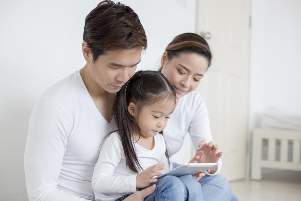 6 Tips to Nurture Your Little One in the Digital Era