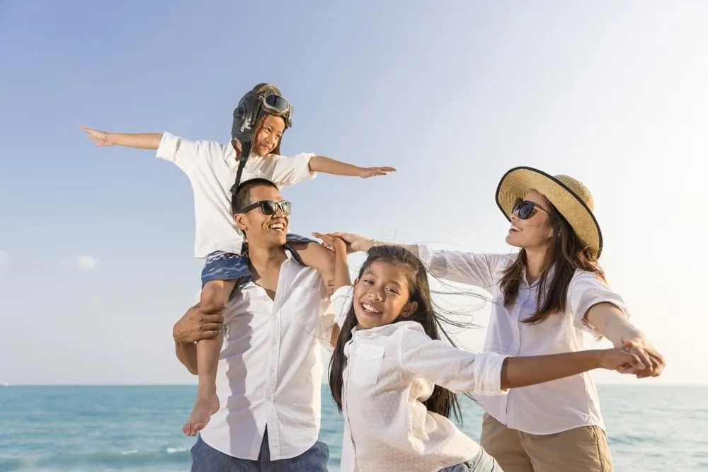 Inilah Cara Menjaga Kesehatan Si Kecil Selama Liburan Keluarga