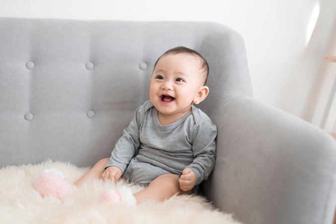 Cara Membuat Bayi Tertawa untuk Optimalkan Tumbuh Kembangnya