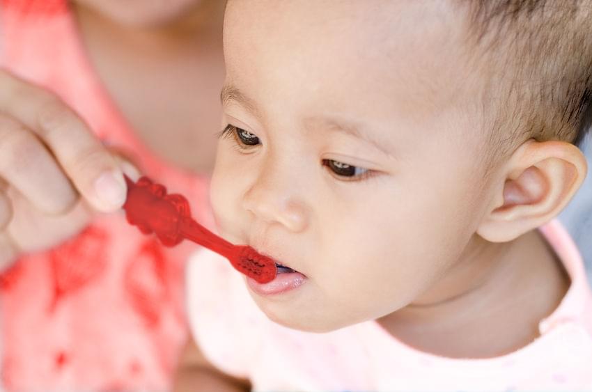 Agar Si Kecil Senang Menyikat Gigi Sejak Dini